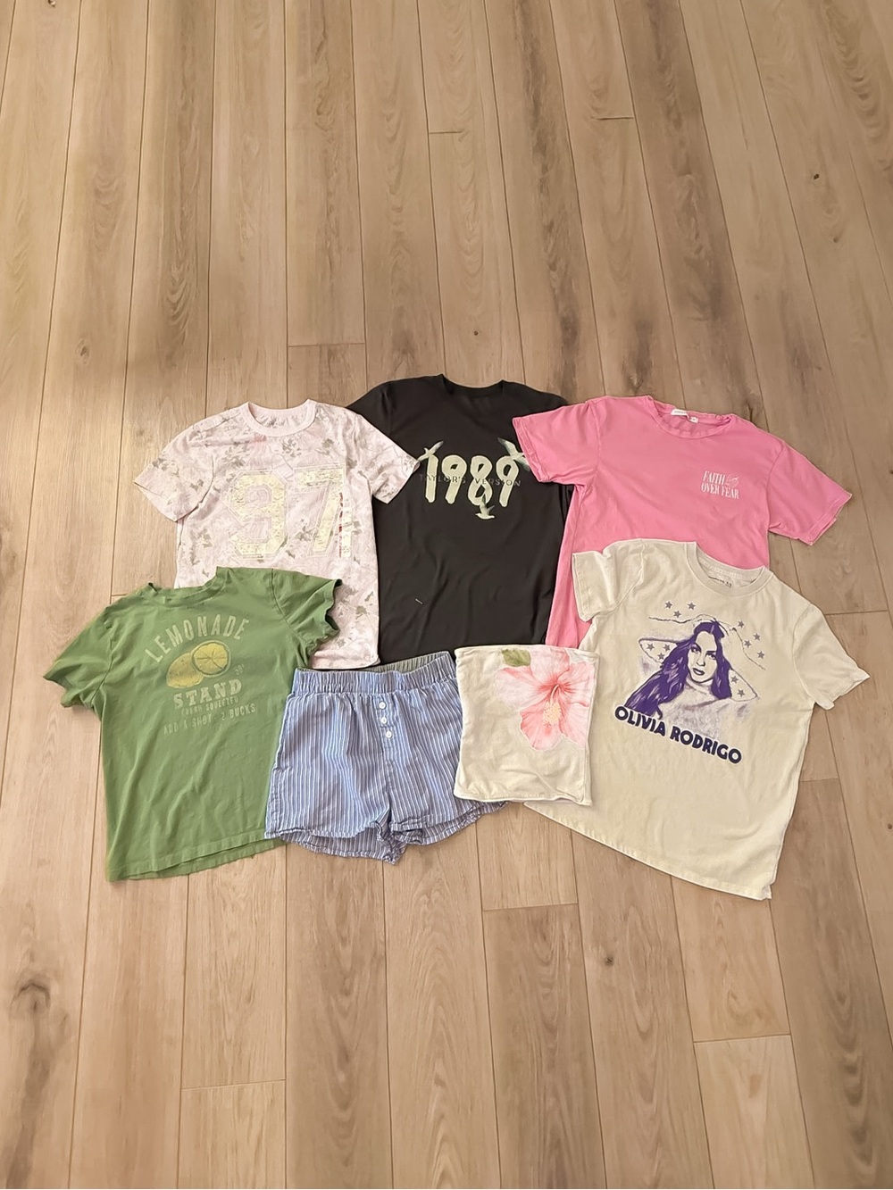 GIRLS CUTE PRETTY PREPPY TEEN TWEEN GRAPHIC TEE BUNDLE SIZE XS/S